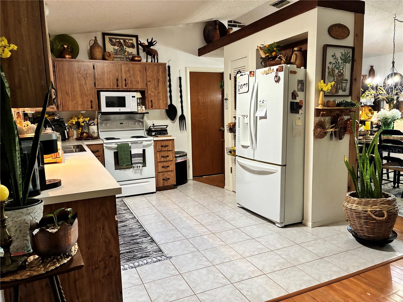 Image 7 of 25 For 11512 Grovewood Boulevard