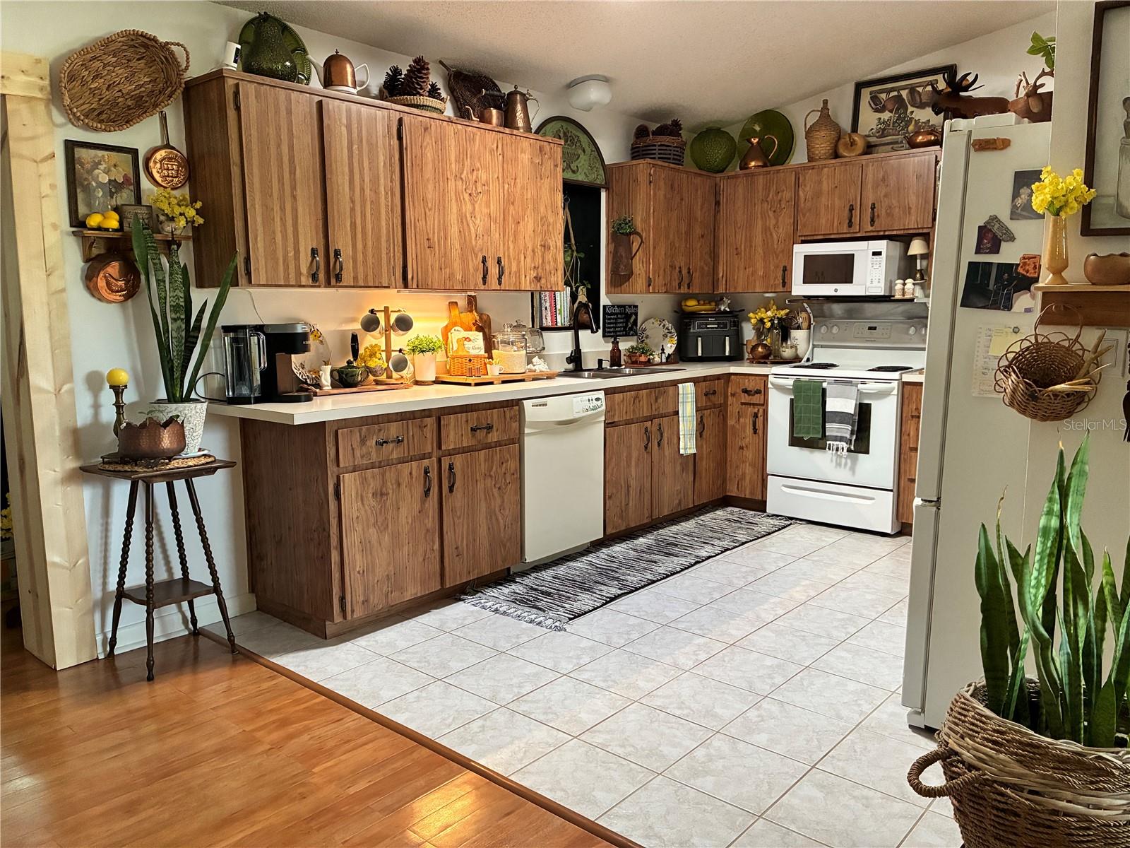 Image 8 of 25 For 11512 Grovewood Boulevard