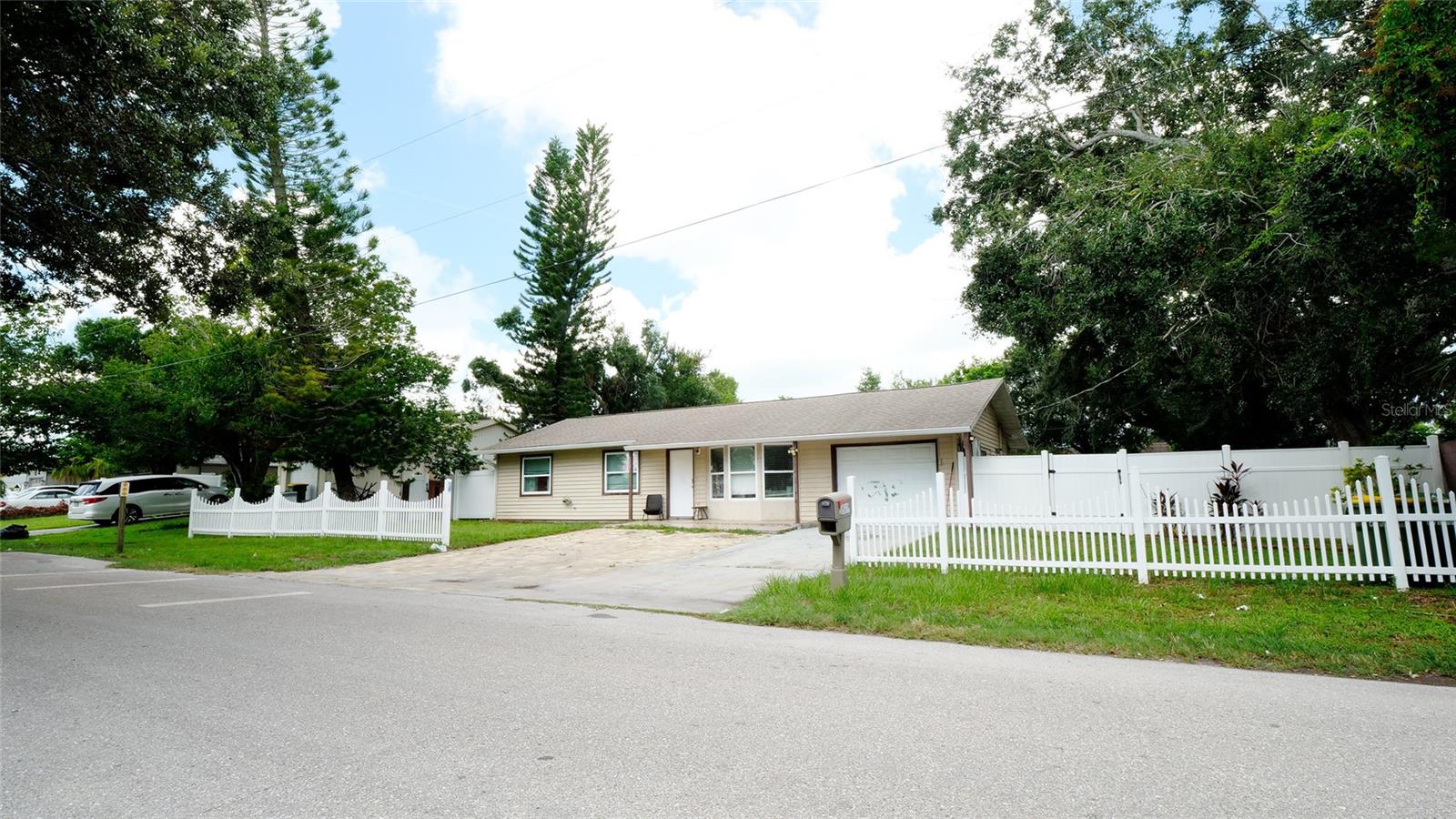 Image 2 of 39 For 1583 Tarpon Avenue