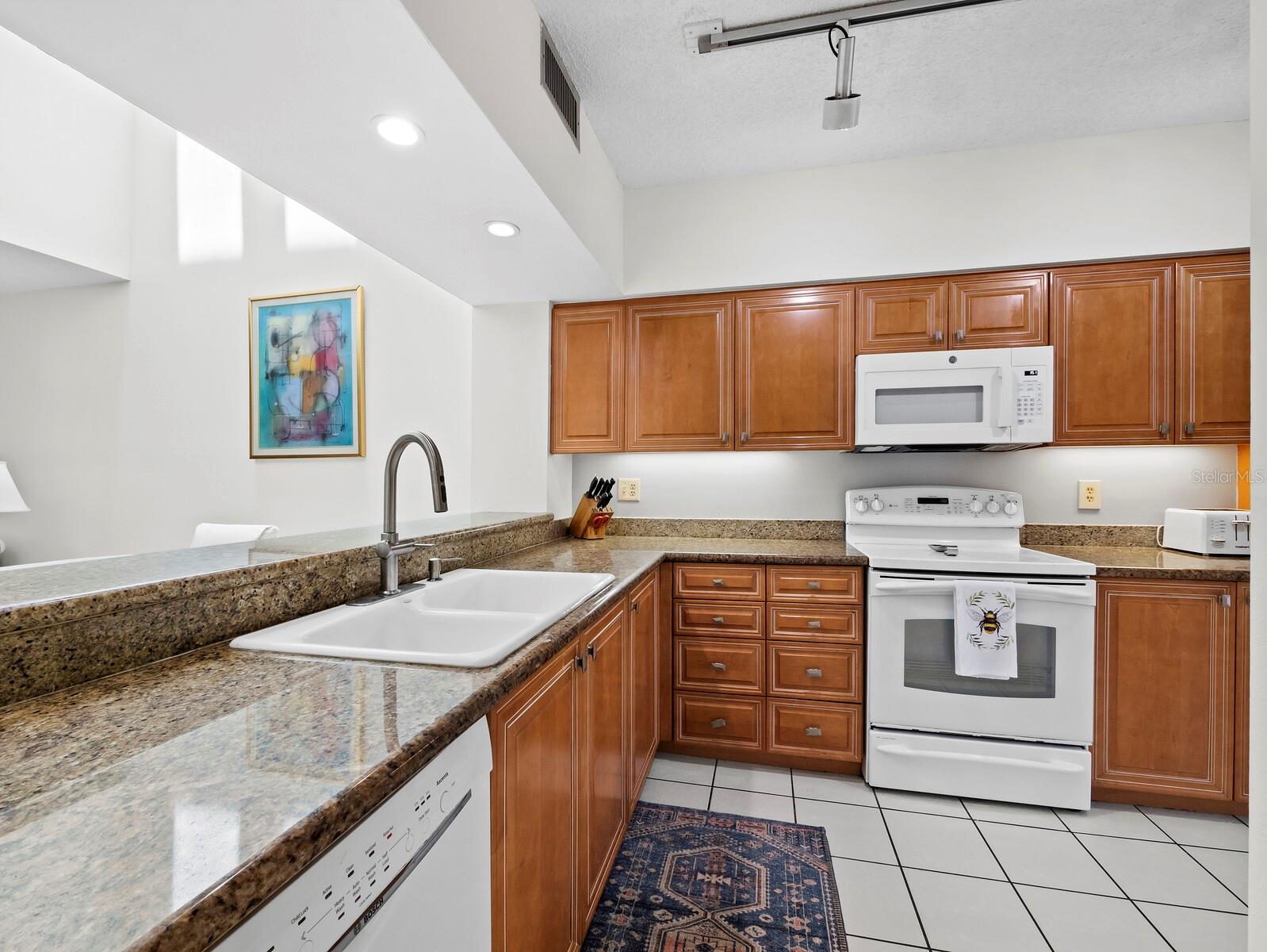 Image 10 of 65 For 1904 Harbourside Drive 202