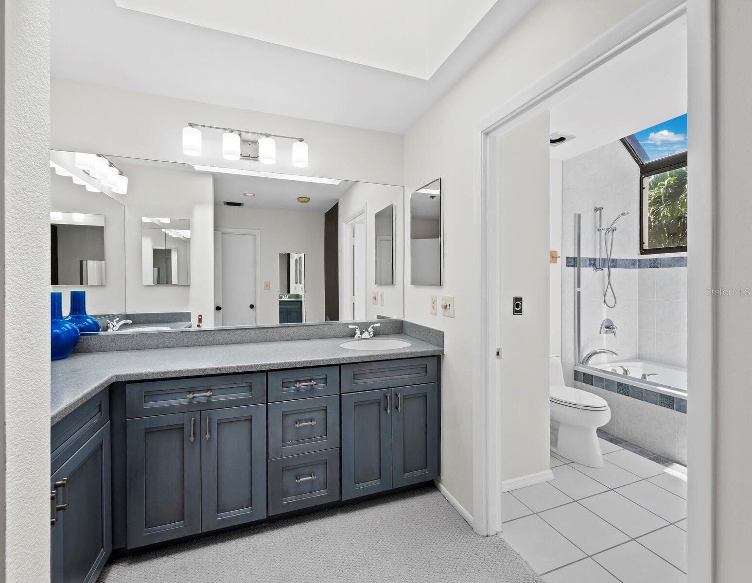 Image 21 of 65 For 1904 Harbourside Drive 202