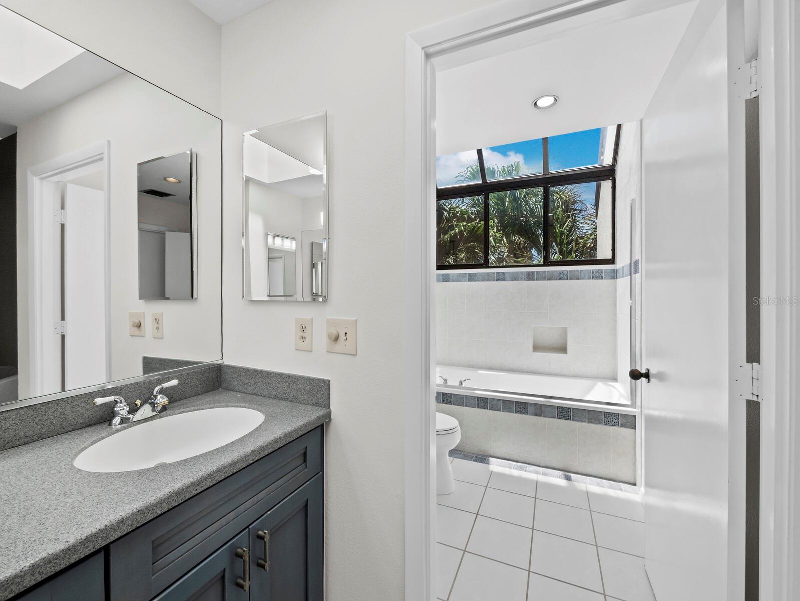 Image 23 of 65 For 1904 Harbourside Drive 202
