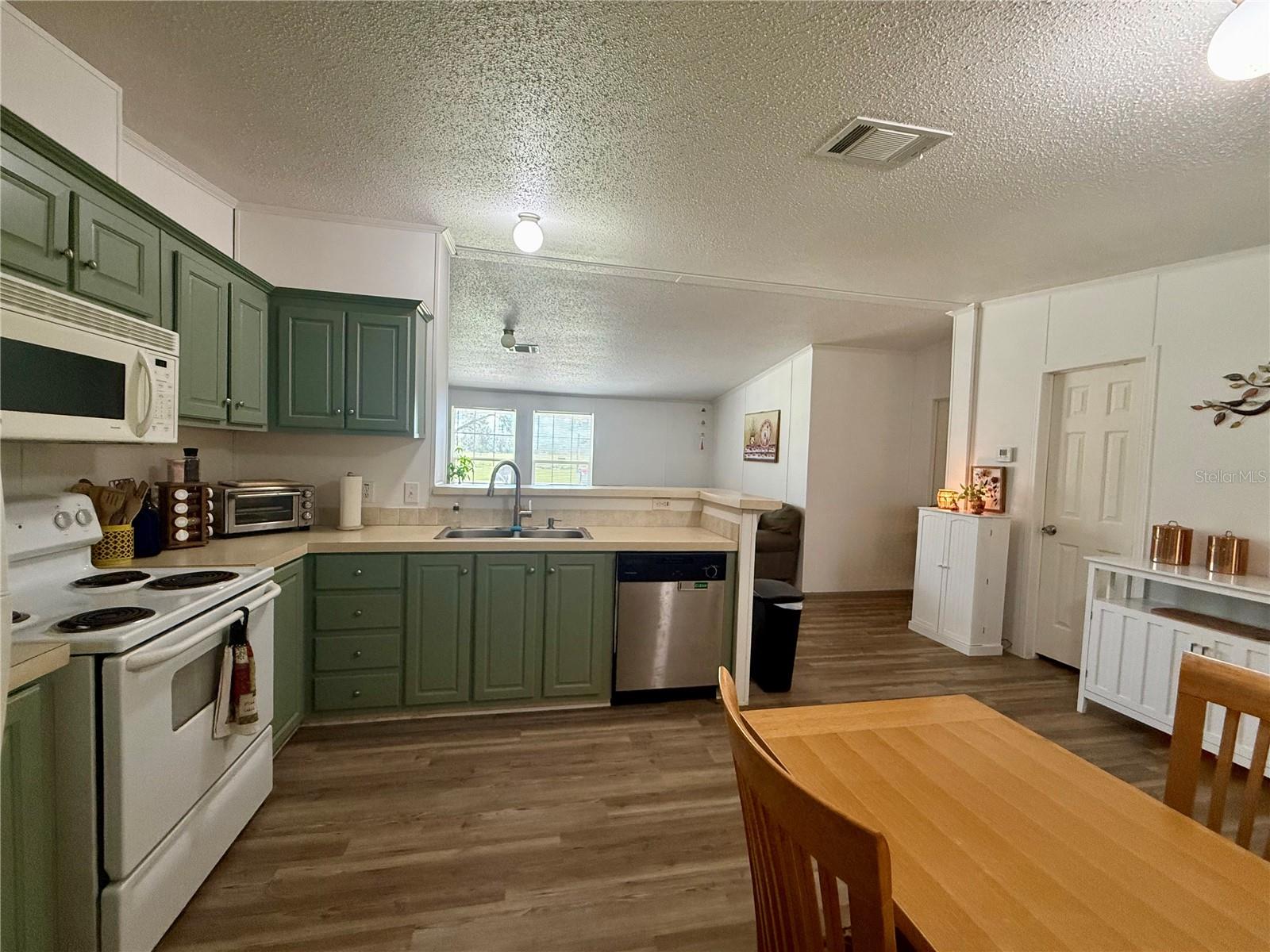 Image 14 of 28 For 1586 Varnadore Street