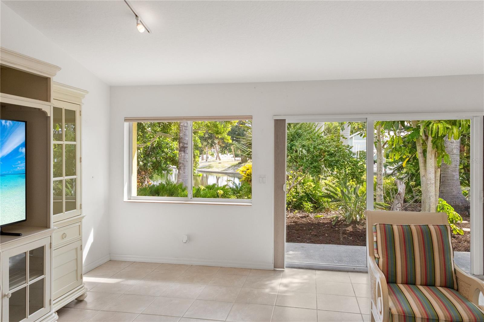 Image 12 of 66 For 5215 Cape Leyte Drive