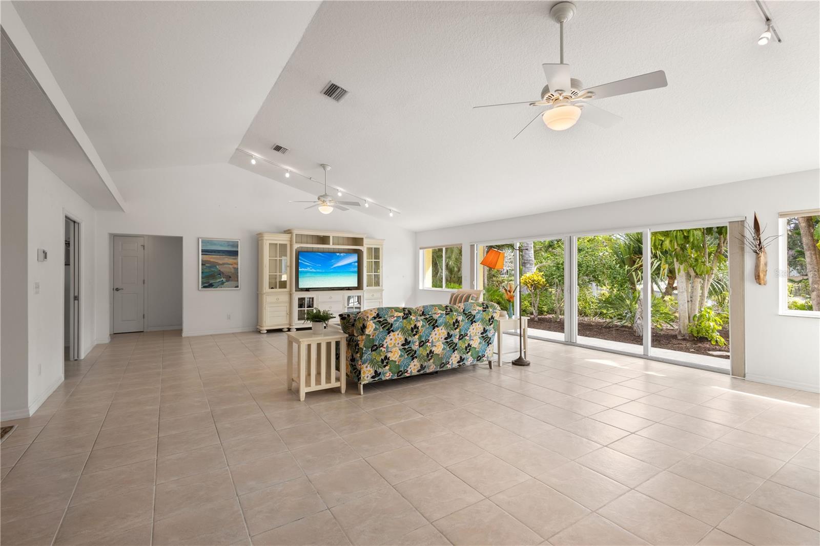 Image 15 of 66 For 5215 Cape Leyte Drive