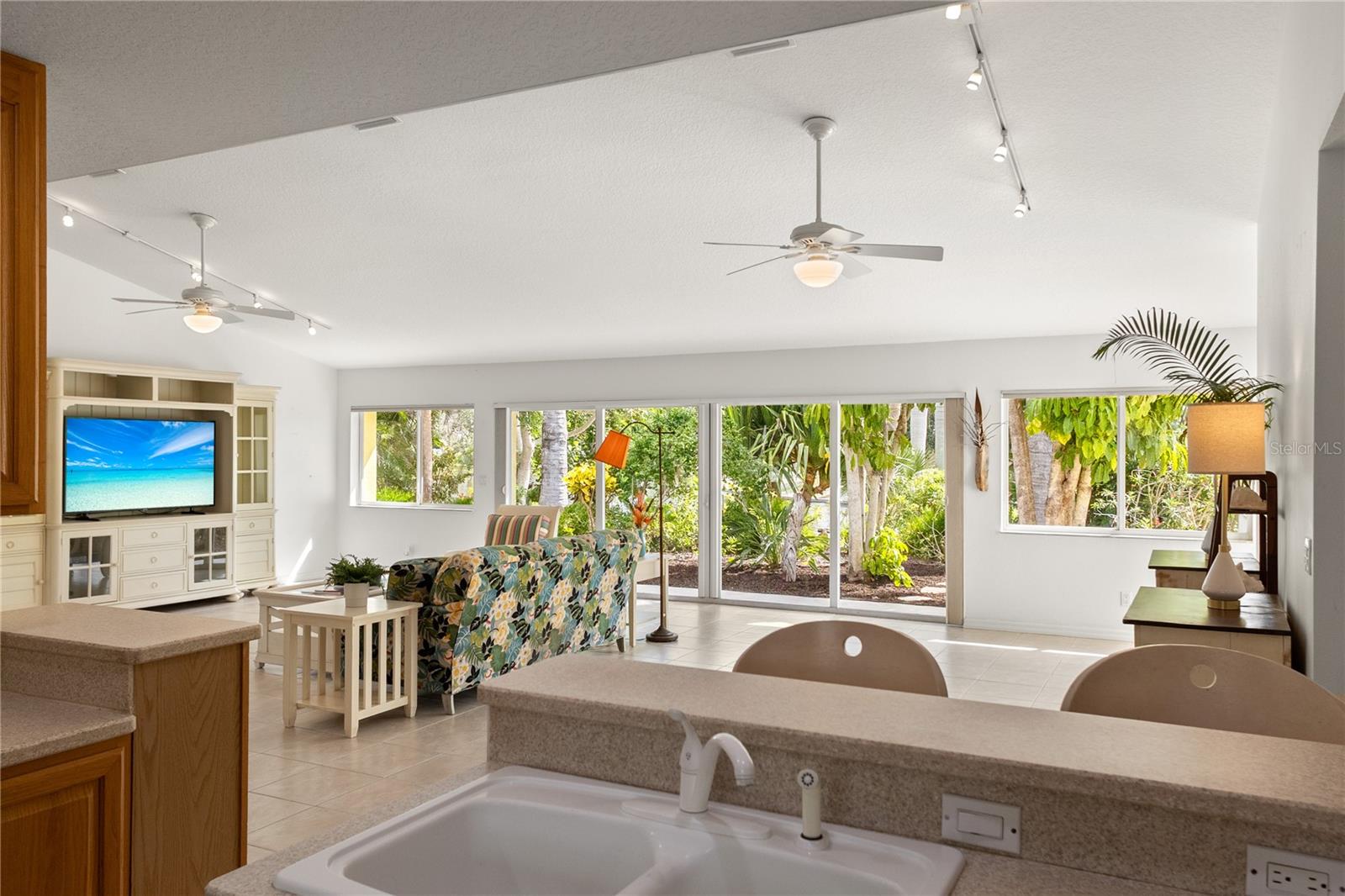 Image 21 of 66 For 5215 Cape Leyte Drive