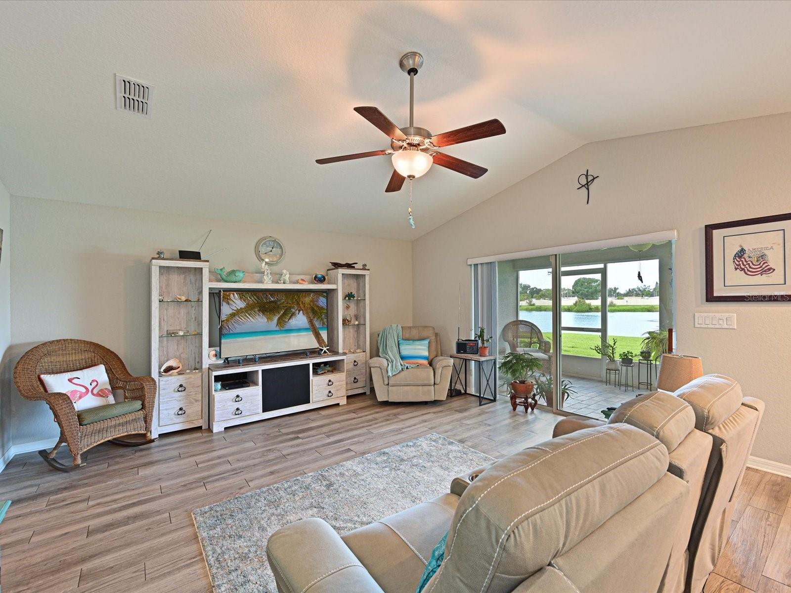 Image 10 of 33 For 5107 33rd Avenue E
