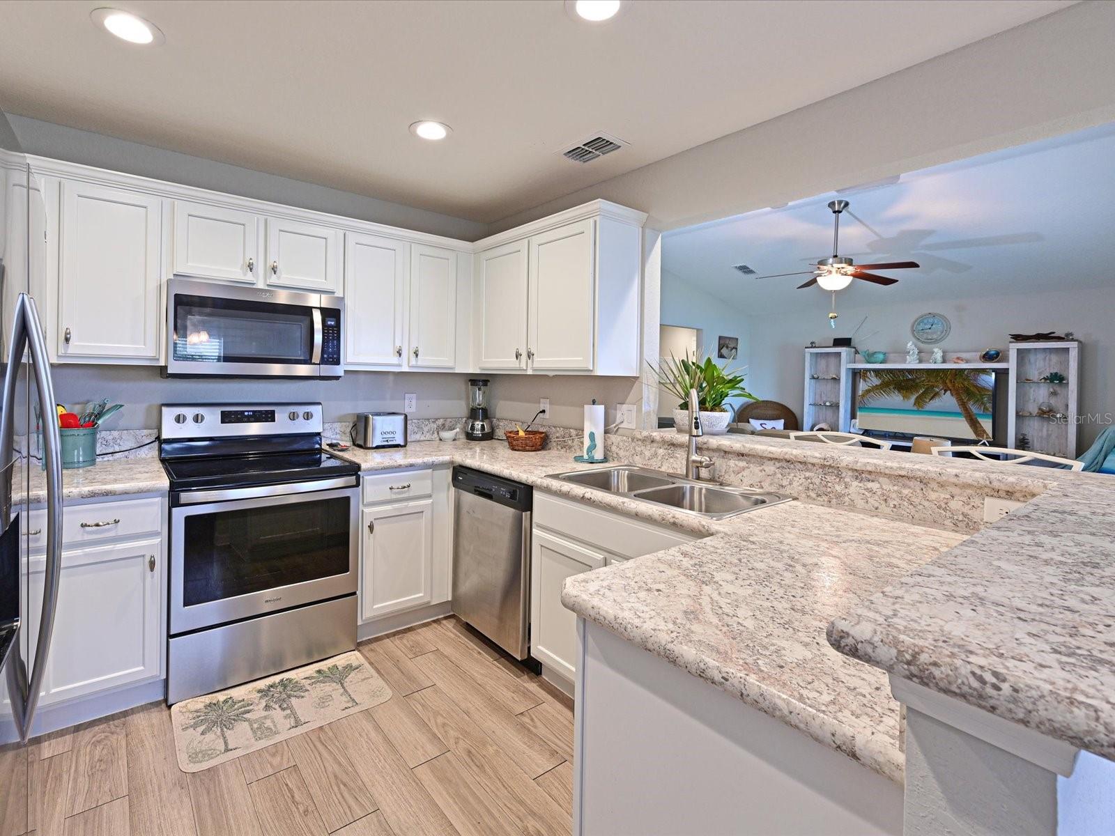 Image 11 of 33 For 5107 33rd Avenue E