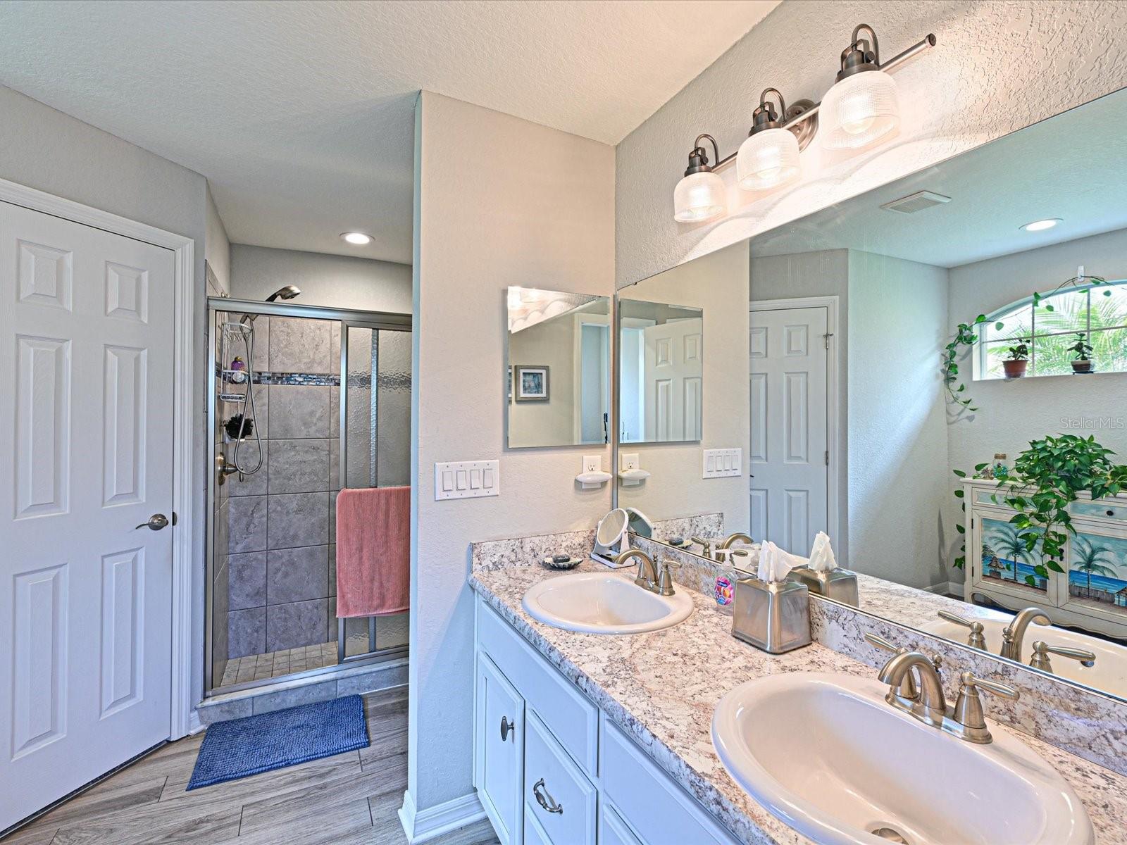 Image 20 of 33 For 5107 33rd Avenue E