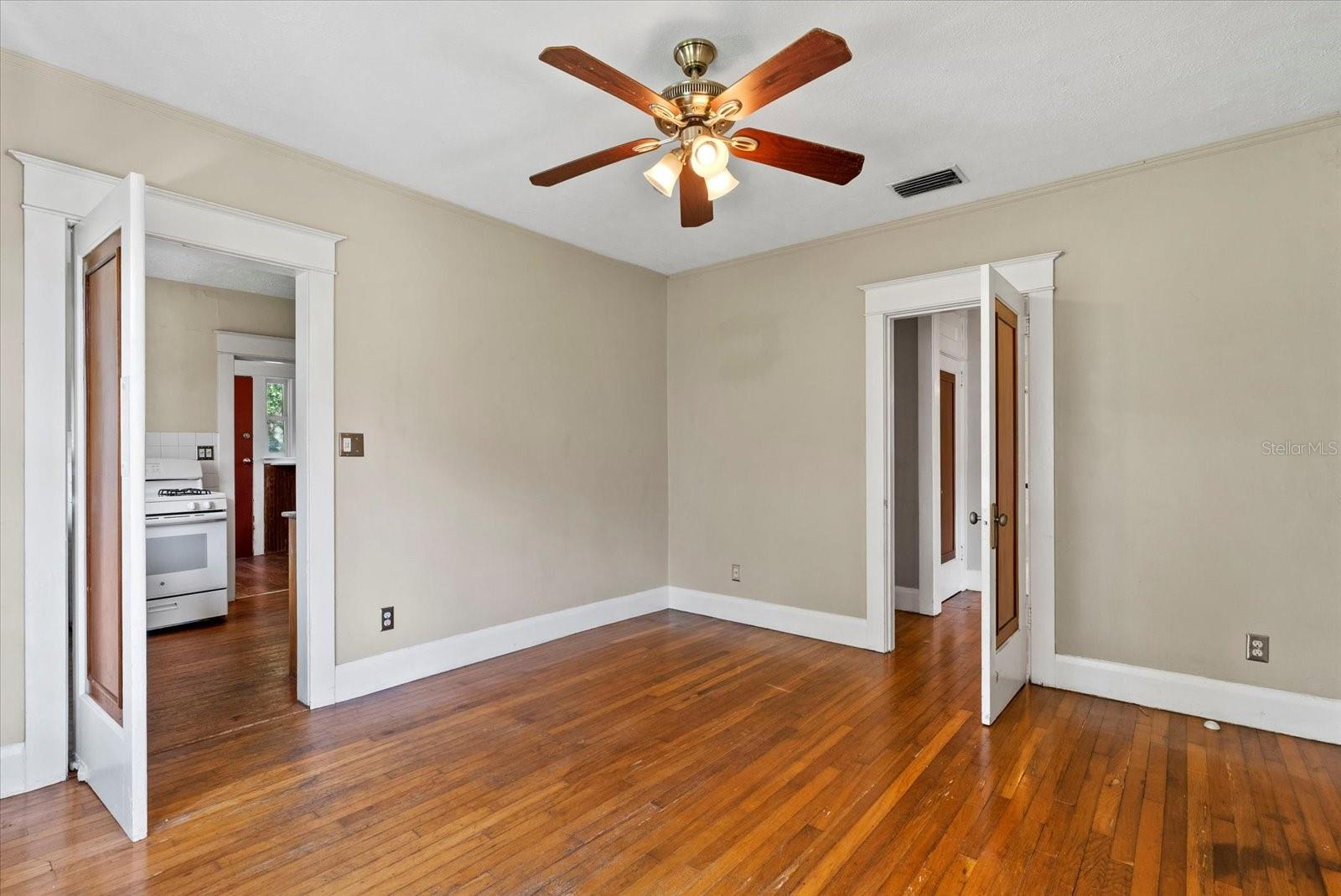 Image 5 of 27 For 4108 Boulevard