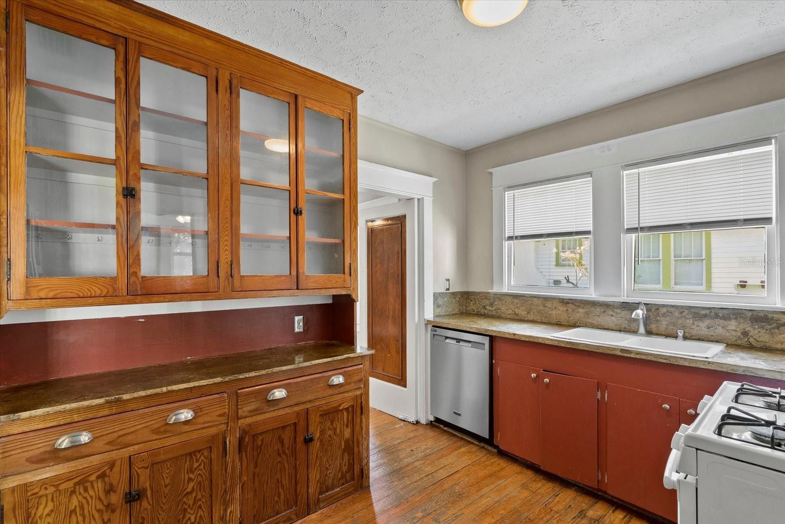 Image 6 of 27 For 4108 Boulevard