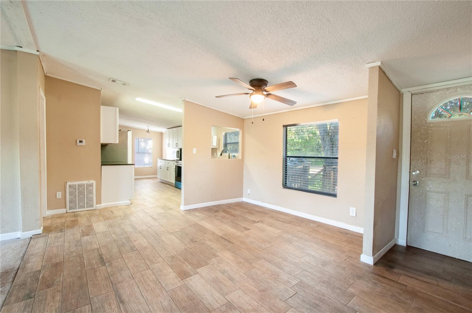 Image 12 of 23 For 415 Bronco Drive