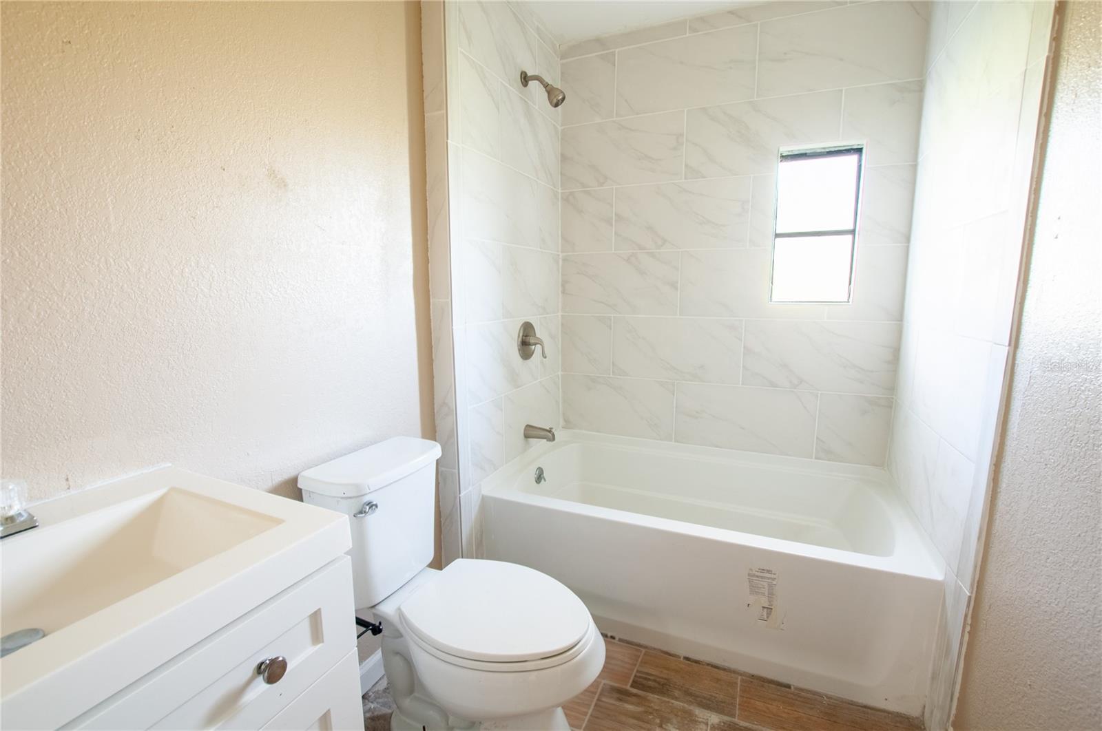 Image 15 of 23 For 415 Bronco Drive