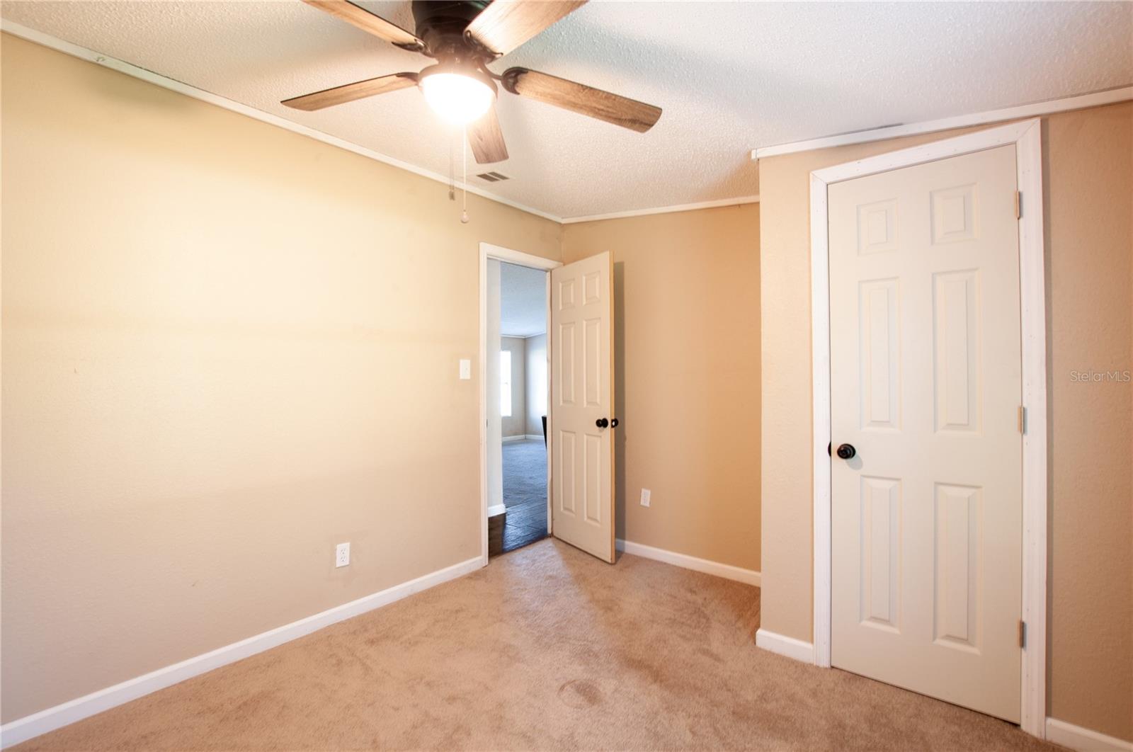 Image 17 of 23 For 415 Bronco Drive