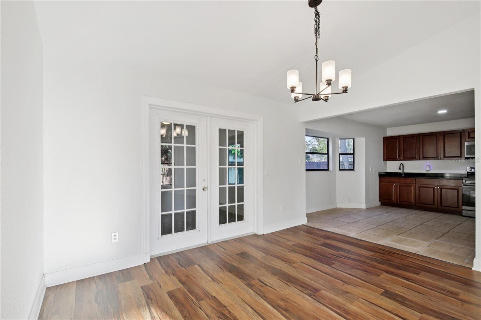 Image 11 of 36 For 2273 Salford Boulevard