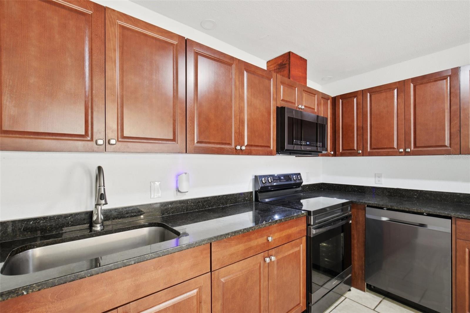 Image 16 of 36 For 2273 Salford Boulevard