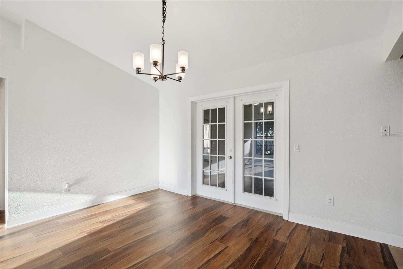 Image 6 of 36 For 2273 Salford Boulevard