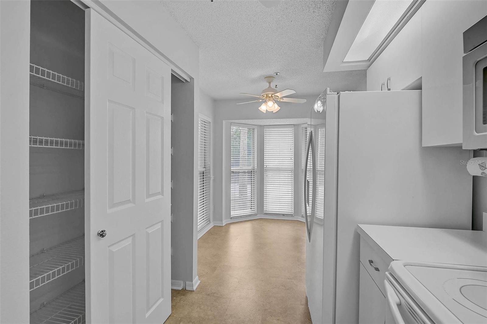 Image 10 of 51 For 811 Waterside Drive 205