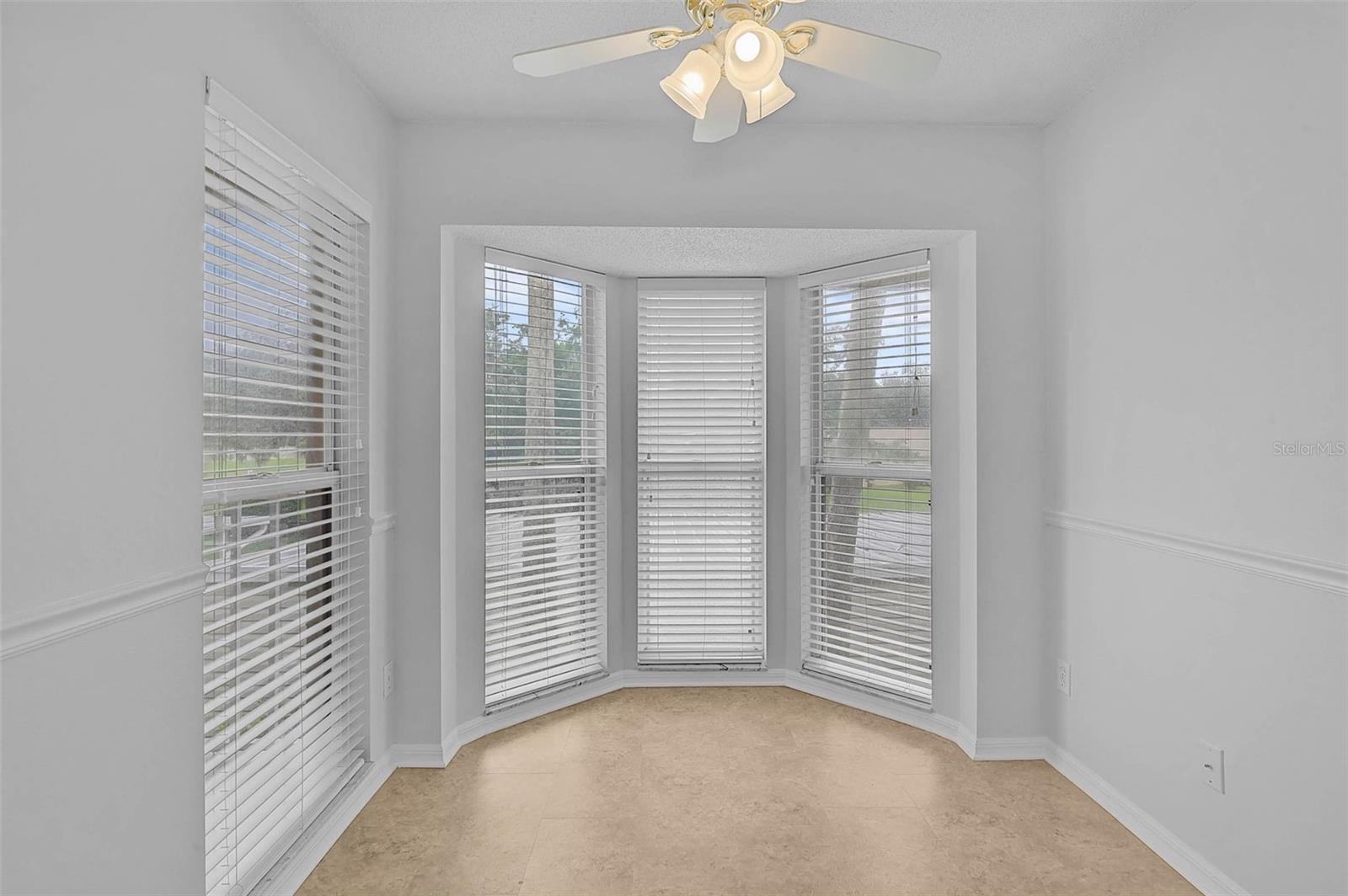 Image 11 of 51 For 811 Waterside Drive 205