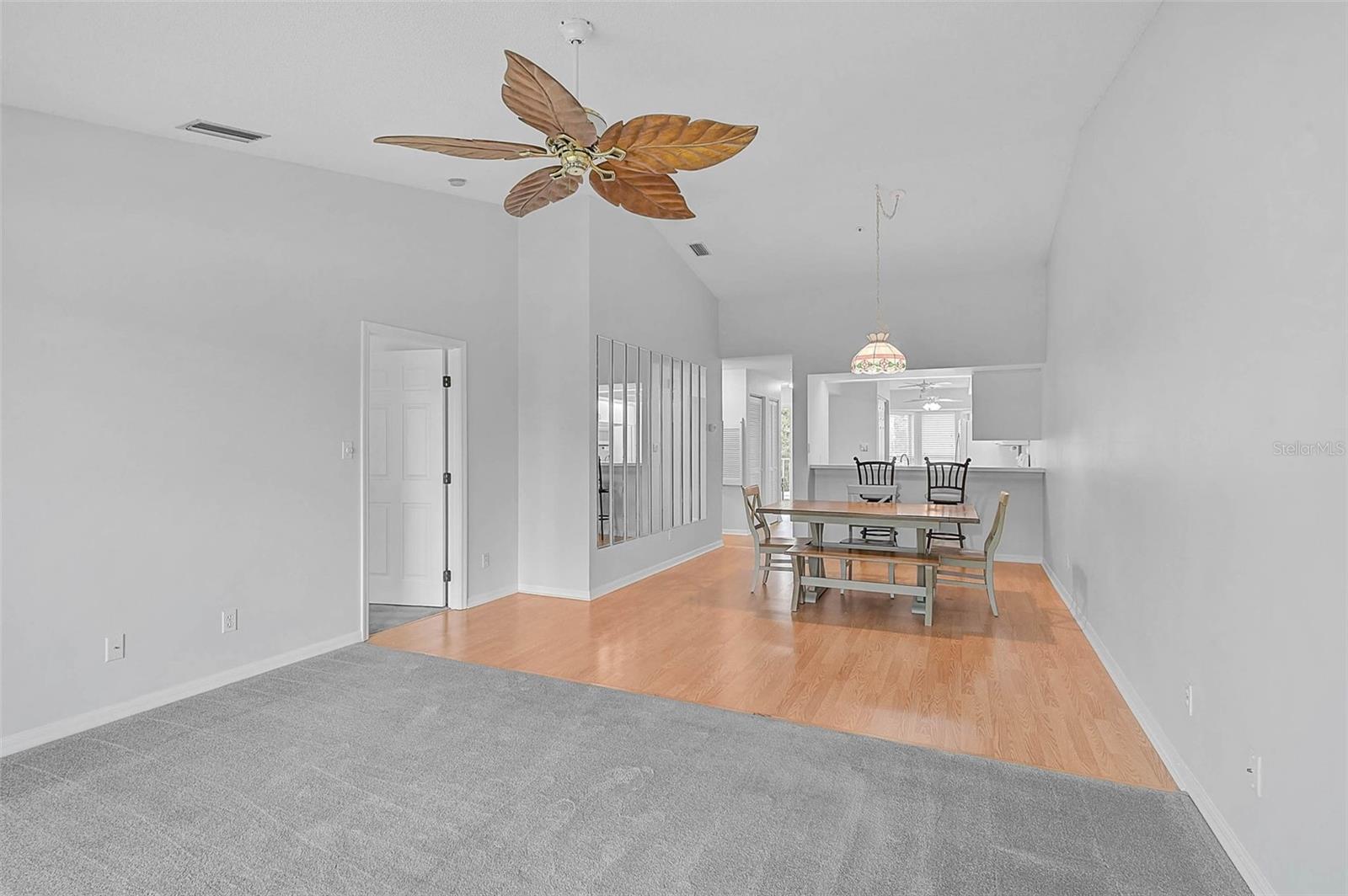 Image 18 of 51 For 811 Waterside Drive 205