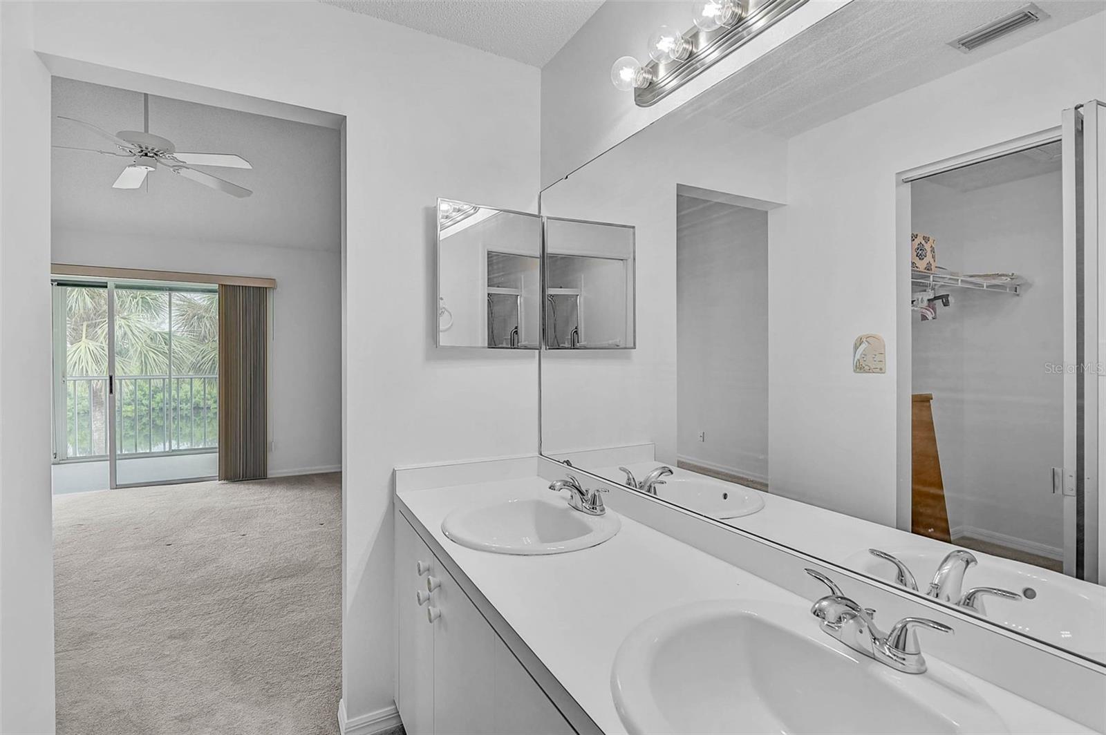 Image 26 of 51 For 811 Waterside Drive 205