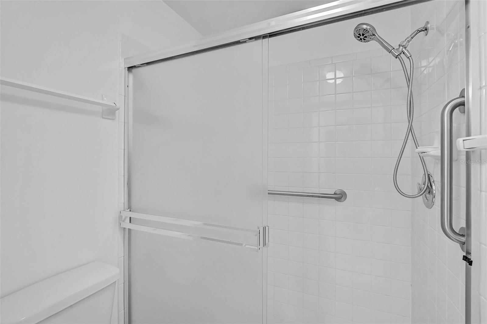 Image 27 of 51 For 811 Waterside Drive 205