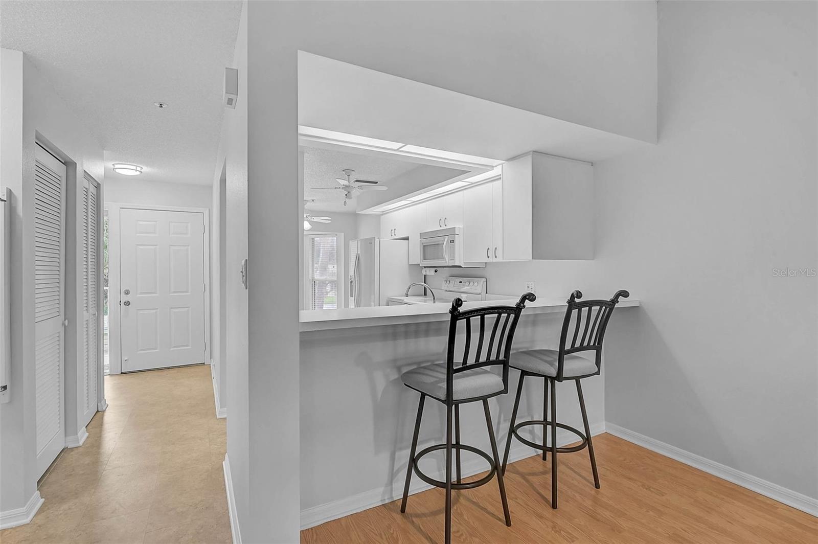 Image 6 of 51 For 811 Waterside Drive 205