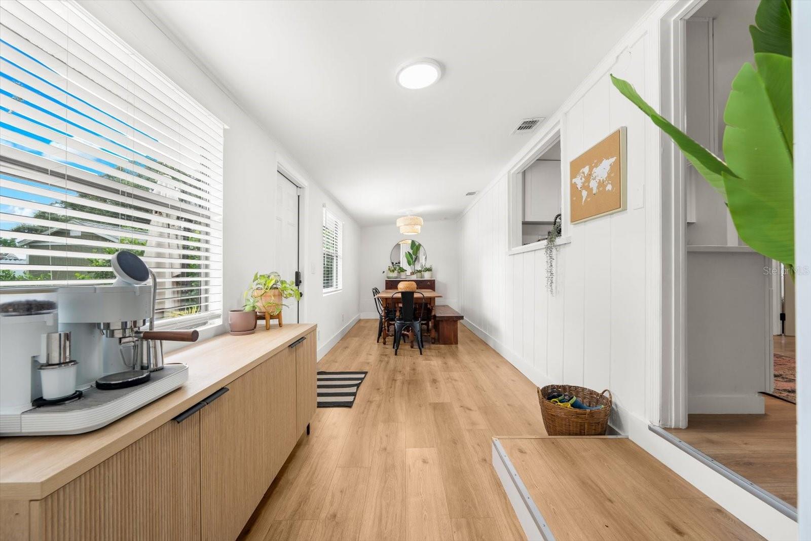 Image 10 of 70 For 841 Hand Avenue