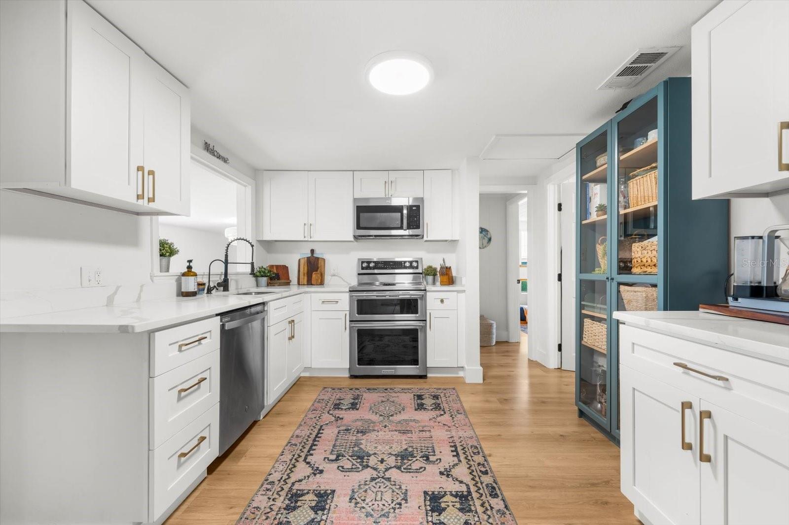 Image 18 of 70 For 841 Hand Avenue