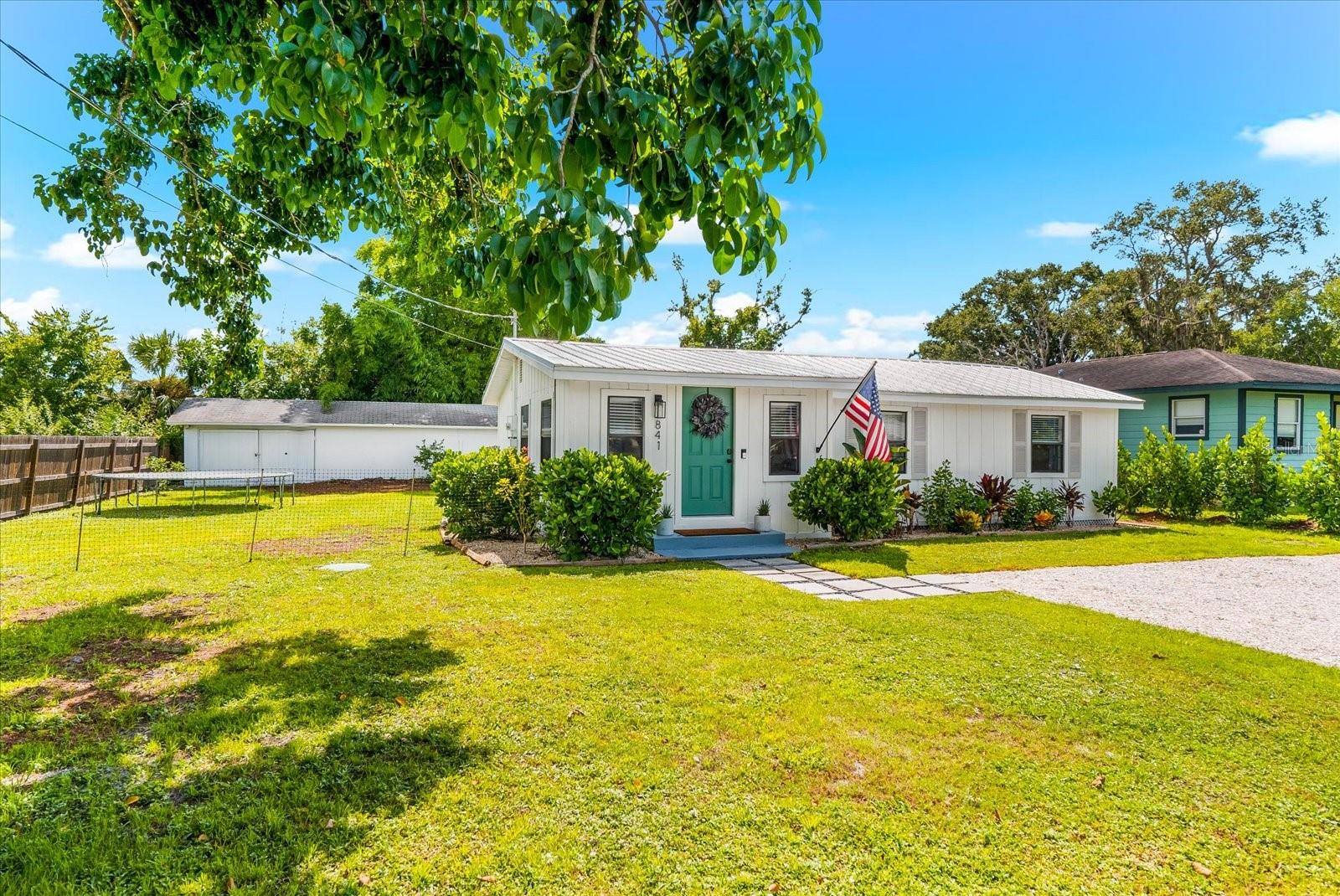 Image 2 of 70 For 841 Hand Avenue