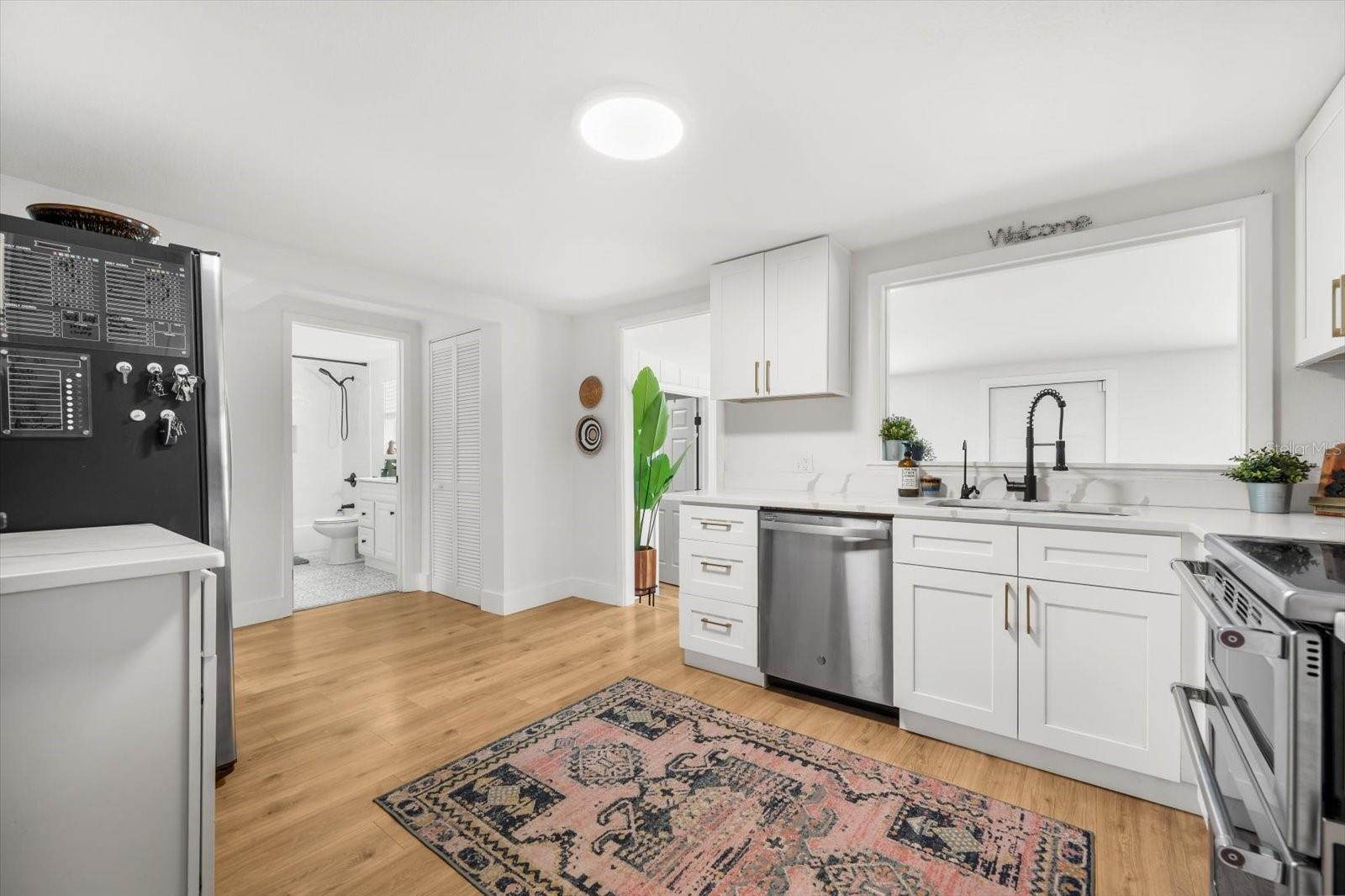Image 20 of 70 For 841 Hand Avenue