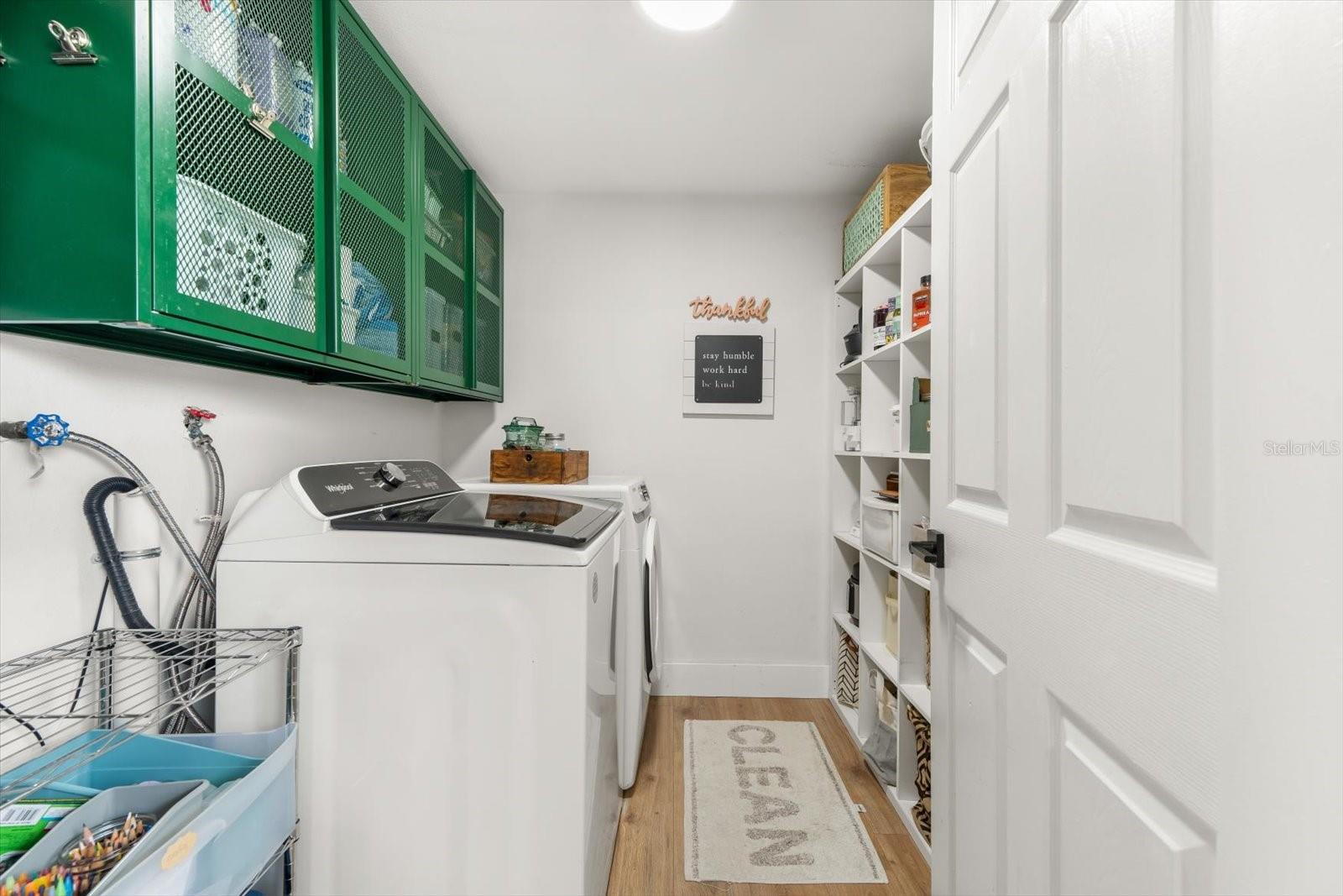 Image 35 of 70 For 841 Hand Avenue