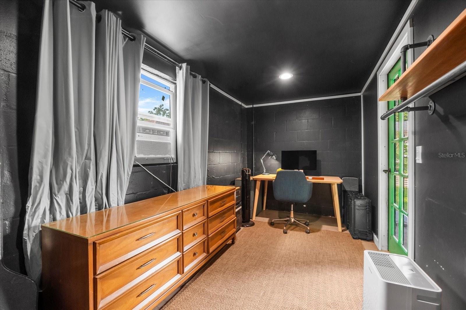 Image 43 of 70 For 841 Hand Avenue