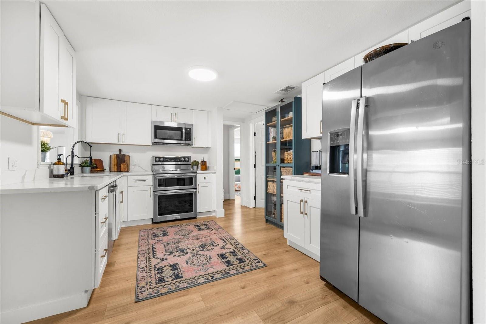 Image 7 of 70 For 841 Hand Avenue