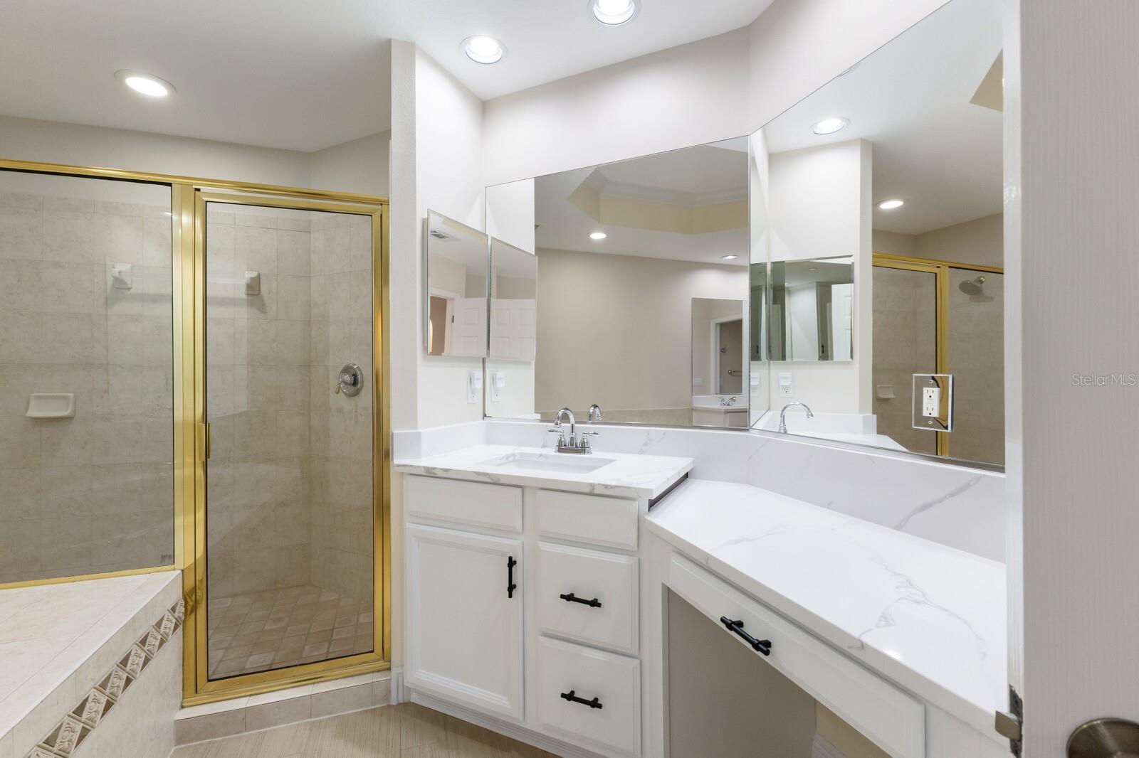 Image 20 of 57 For 6430 Watercrest Way 201