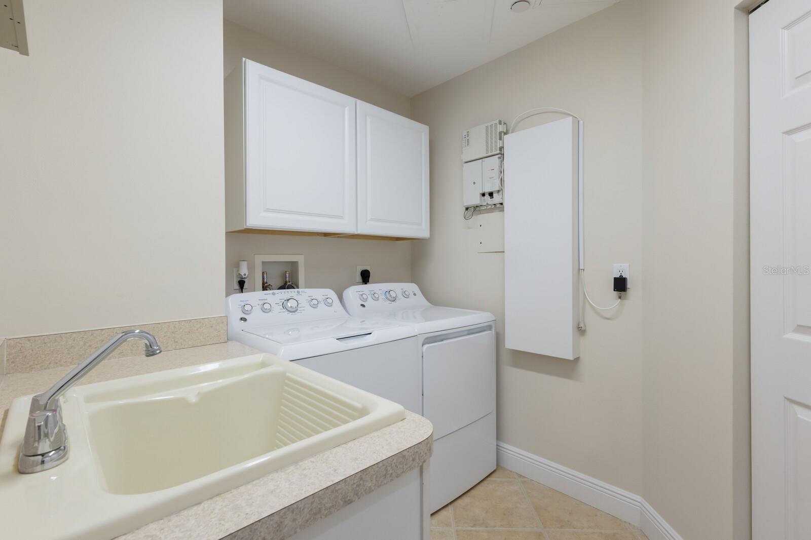 Image 29 of 57 For 6430 Watercrest Way 201