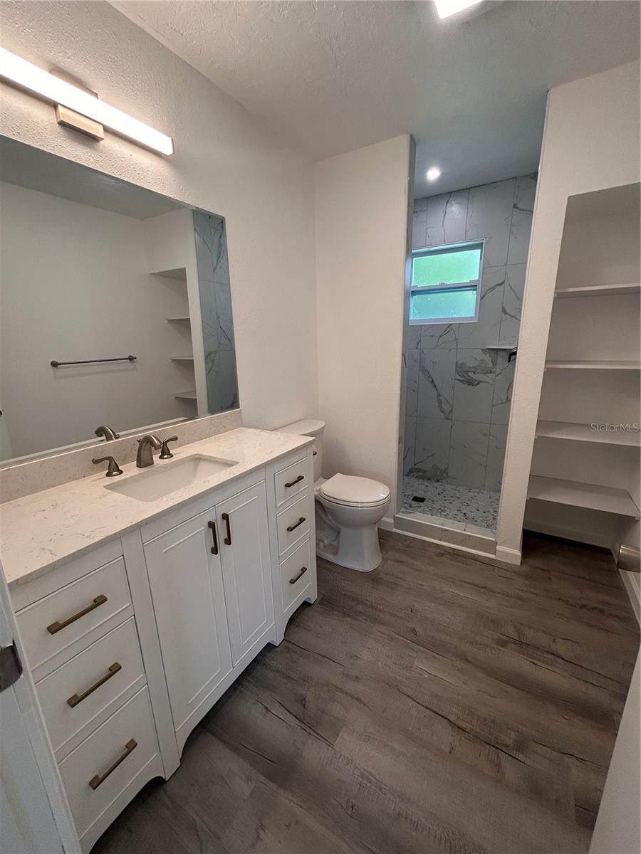 Image 4 of 14 For 2825 Louise Street