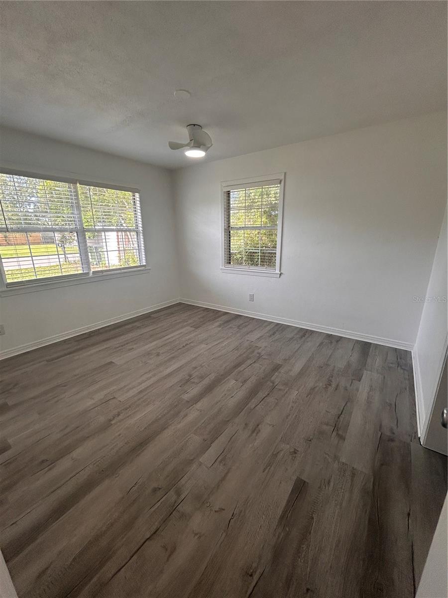 Image 9 of 14 For 2825 Louise Street
