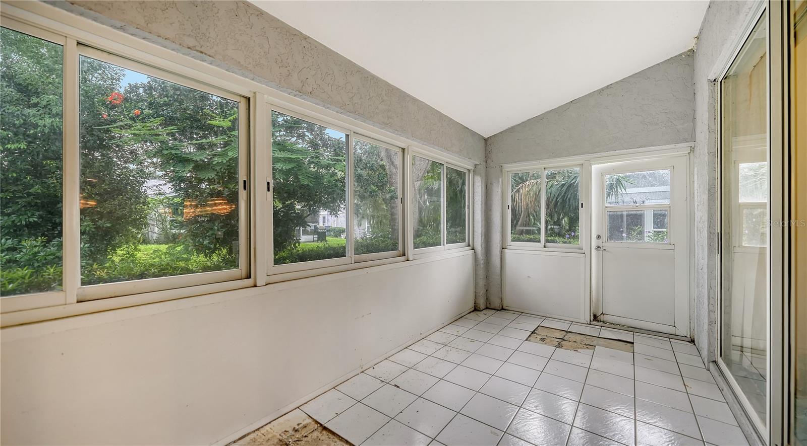 Image 23 of 39 For 6016 Bonaventure Place