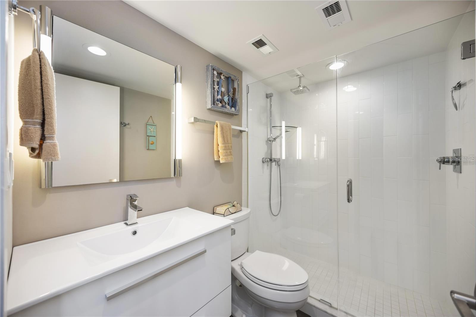 Image 30 of 64 For 1050 Longboat Club Road 204