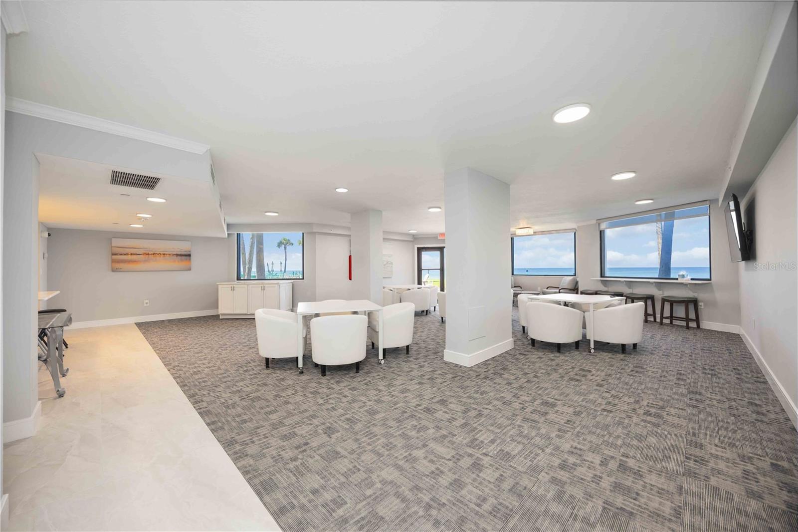 Image 39 of 64 For 1050 Longboat Club Road 204