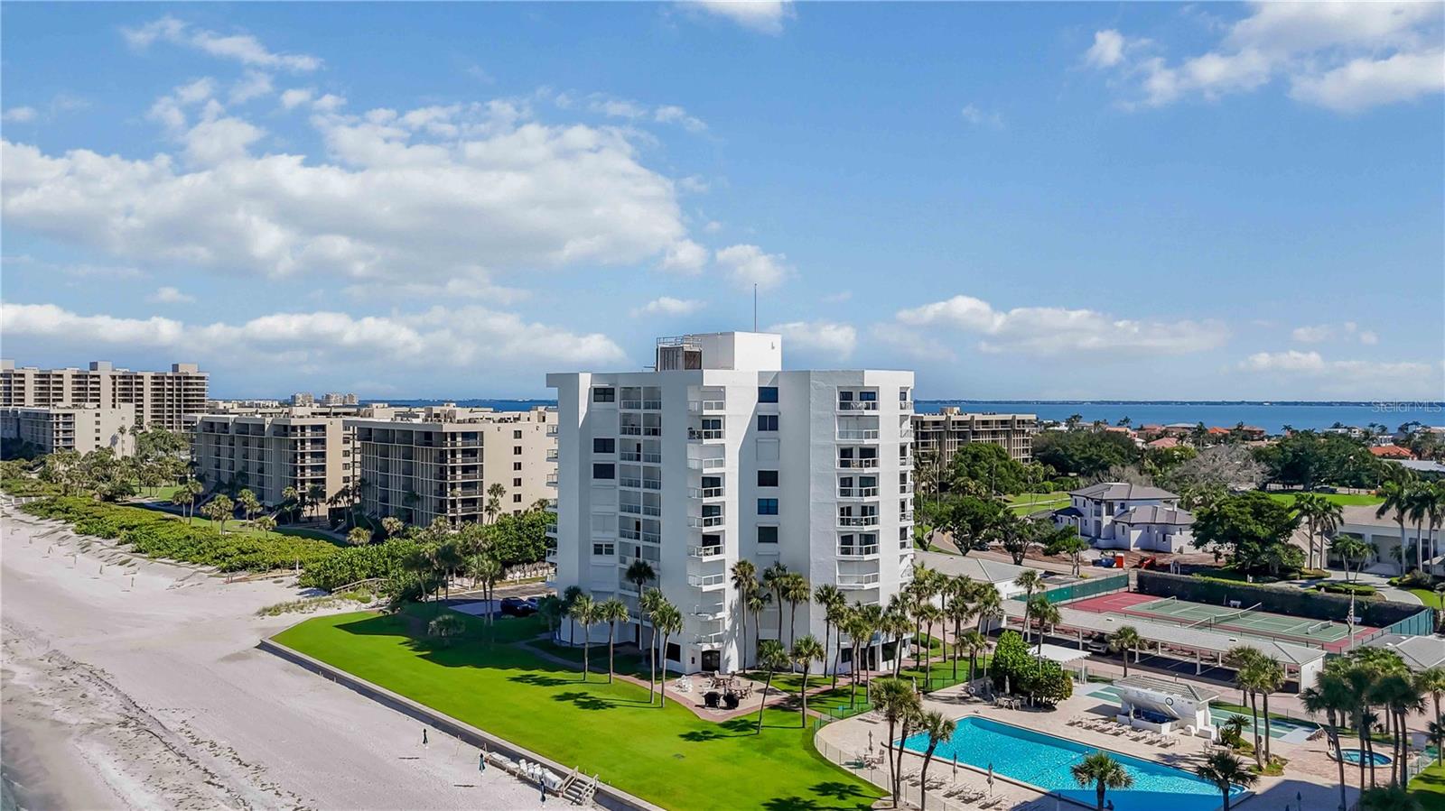 Image 4 of 64 For 1050 Longboat Club Road 204