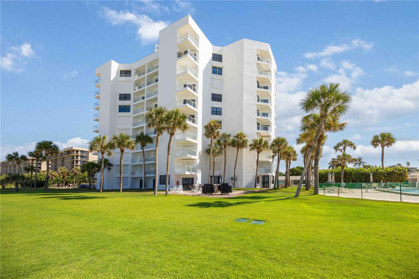 Image 47 of 64 For 1050 Longboat Club Road 204