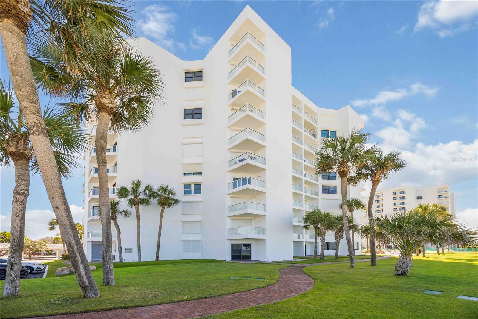 Image 48 of 64 For 1050 Longboat Club Road 204