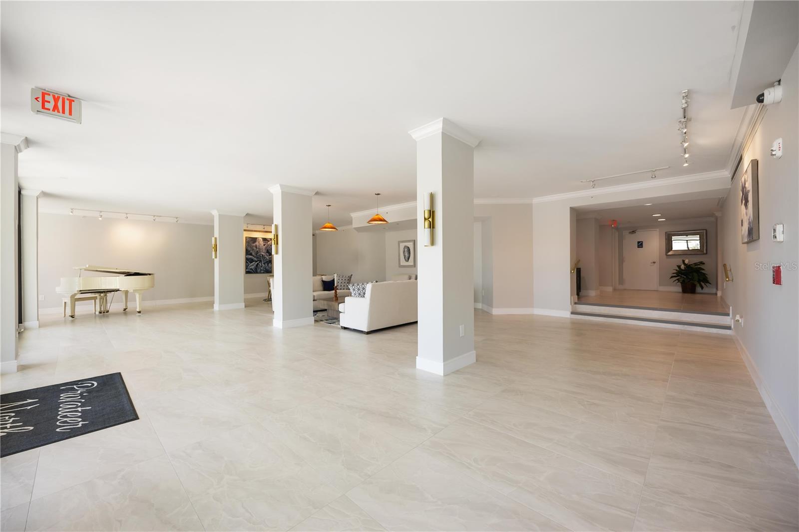 Image 5 of 64 For 1050 Longboat Club Road 204