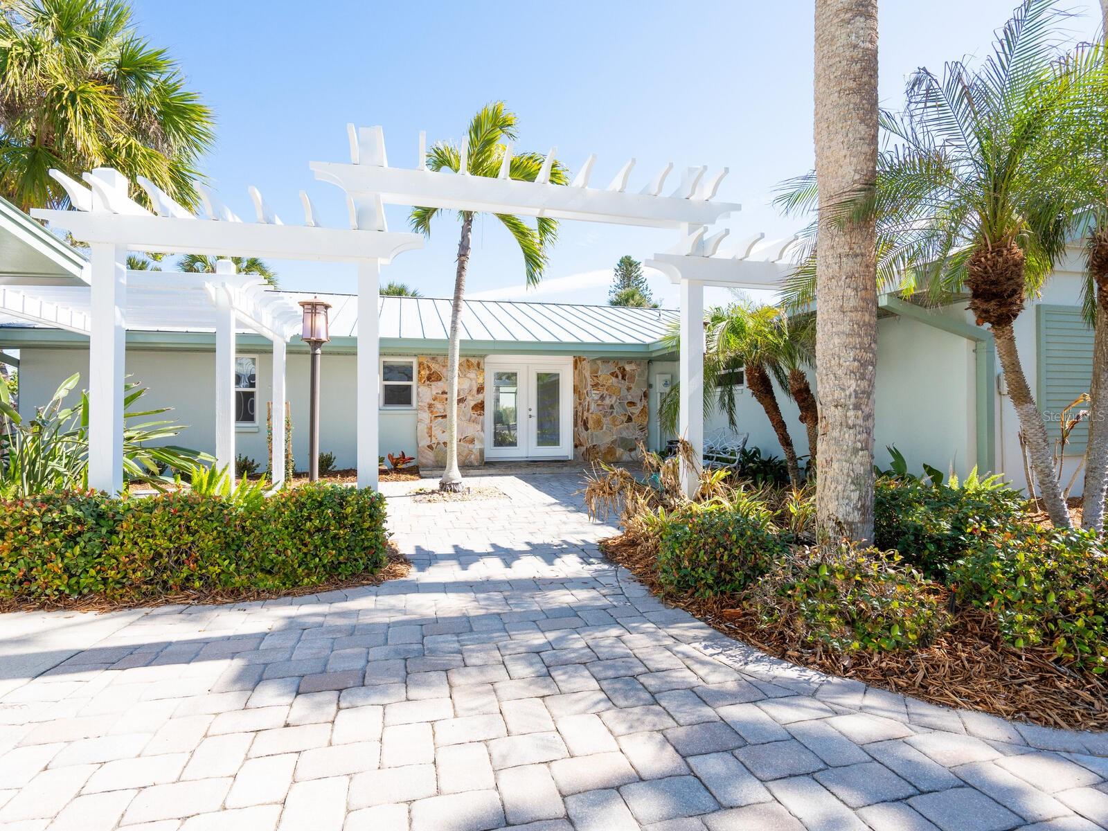 Image 2 of 49 For 18 Casey Key Road