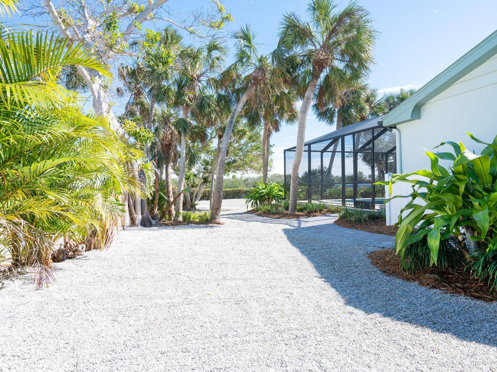 Image 29 of 49 For 18 Casey Key Road