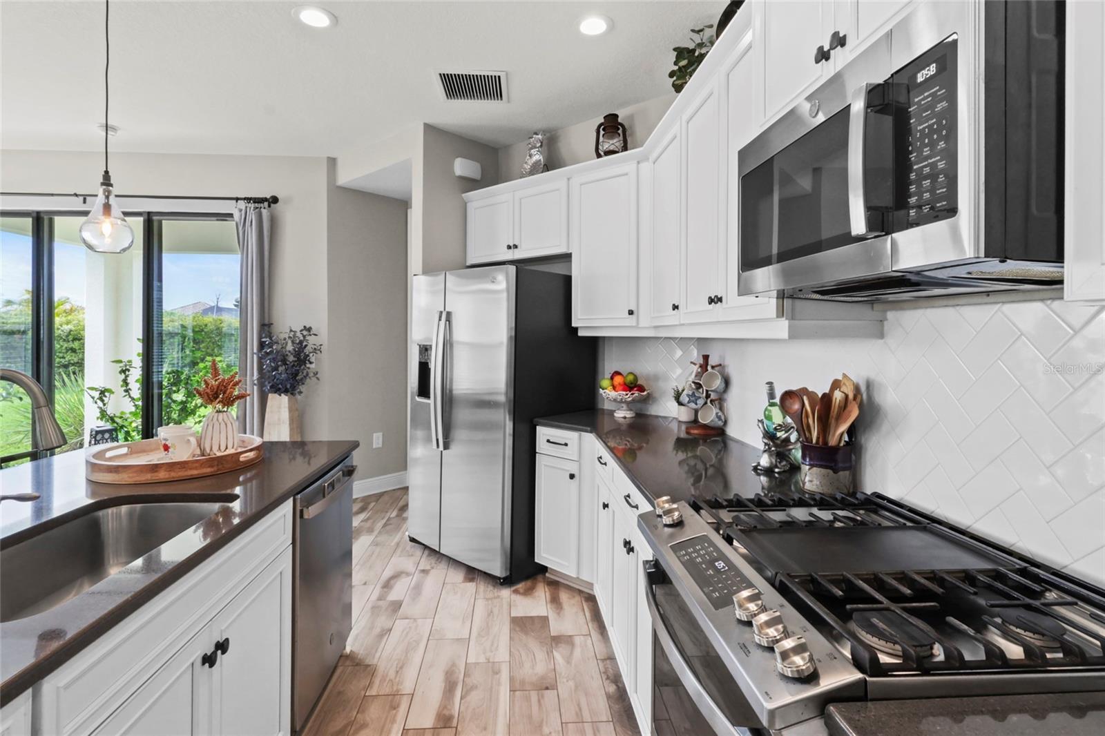 Image 15 of 79 For 301 Palmaria Court