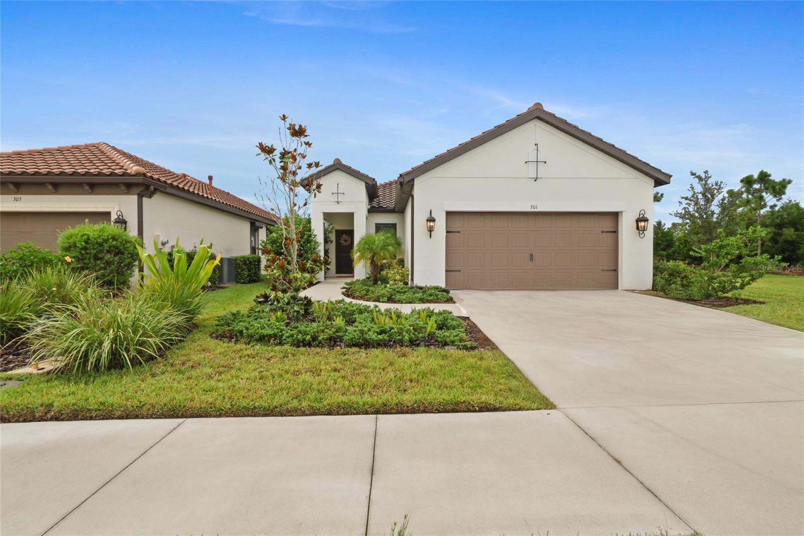 Image 48 of 79 For 301 Palmaria Court