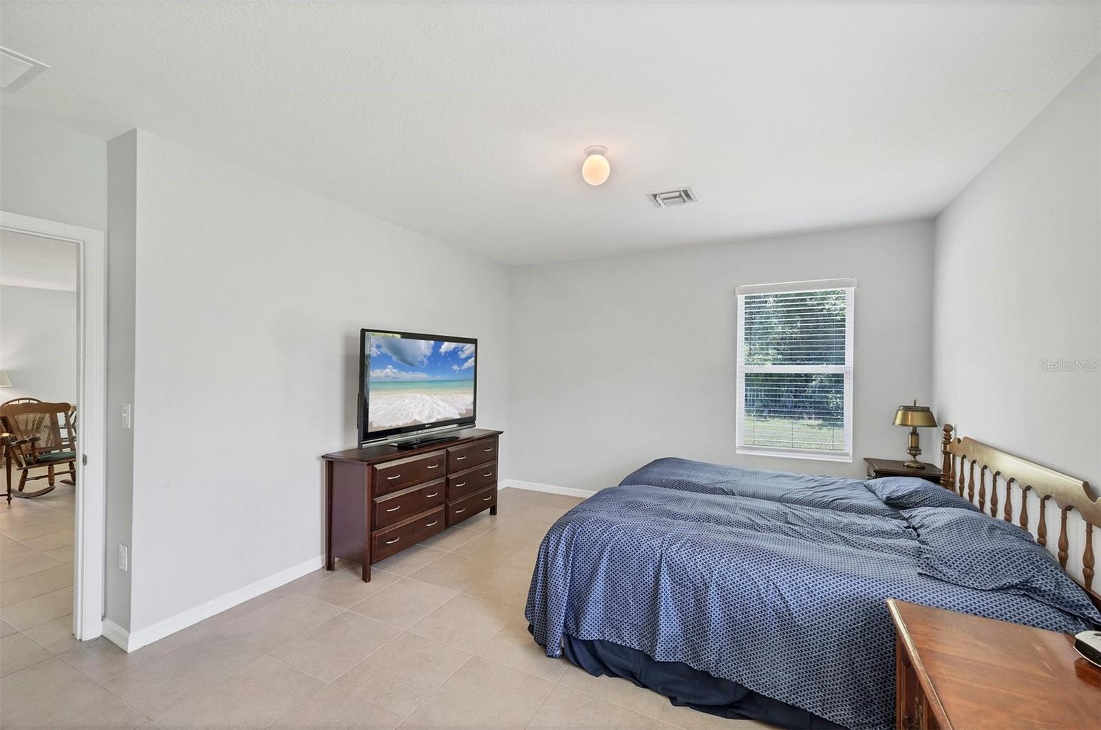Image 15 of 35 For 5236 11th Street E